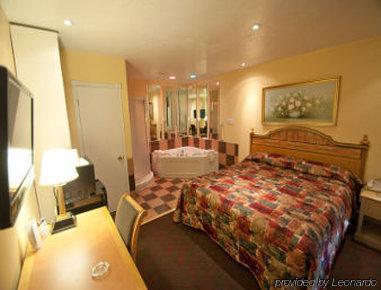 Knights Hotel 2*